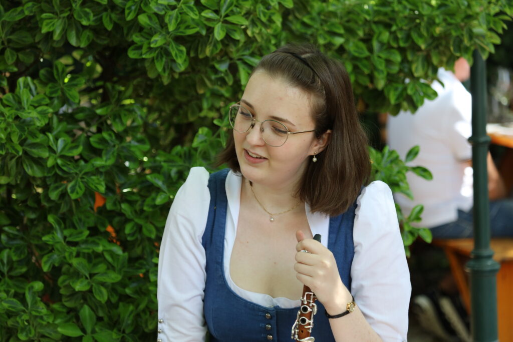 Tanja Weiss von NeuKlangSchrammeln beim Weingut Pferschy-Seper Mödling, Juni 2025