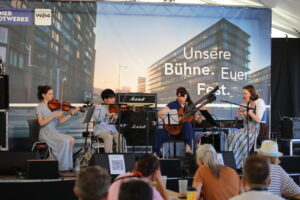 NeuKlangSchrammeln auf der Wienerlied-Bühne des Donauinselfests Wien, Juni 2025