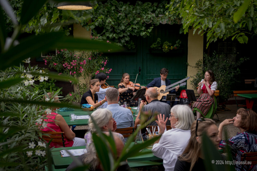 NeuKlangSchrammeln beim Heurigen Hengl-Haselbrunner Wien, Juli 2024